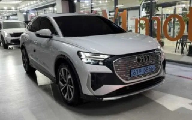 Q4 e-트론 40 스포트백 프리미엄 아우디 2022/09 34,436km